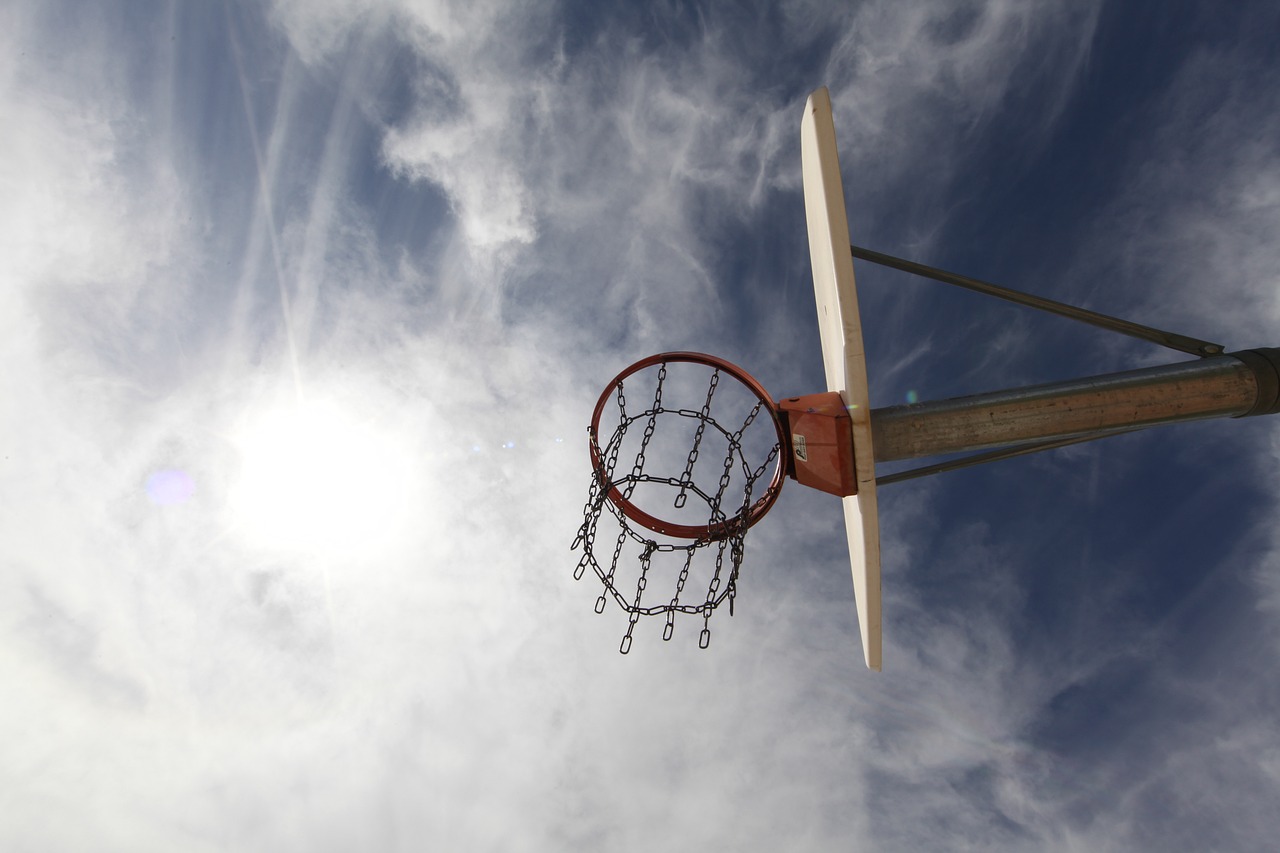 NBA赛场烽火，荣耀与挑战并存的篮球盛宴